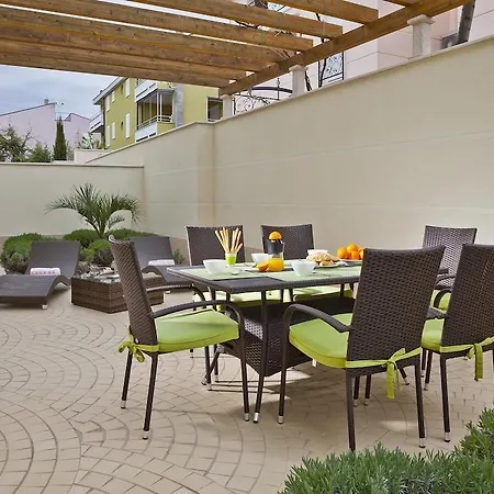 Apartment Villas Almar *